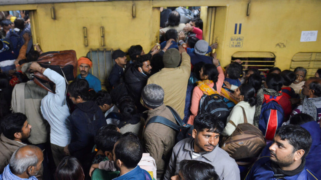 New Delhi Railway Station पर भगदड़ से पूरा देश सदमे में